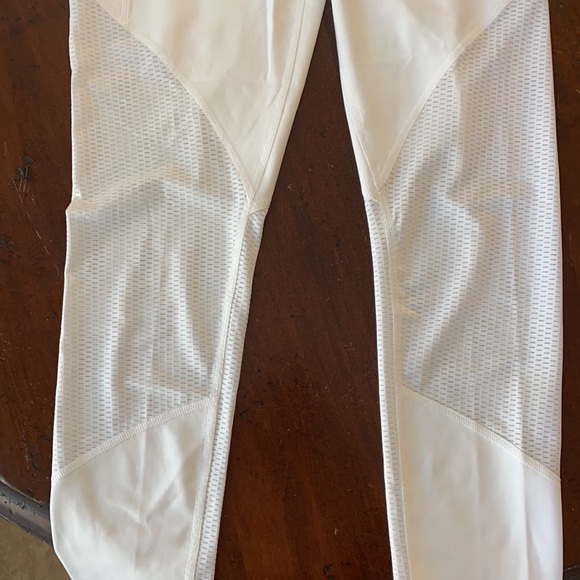 Athleta Mesh Contender Capri size Small Tall - Picture 4 of 12